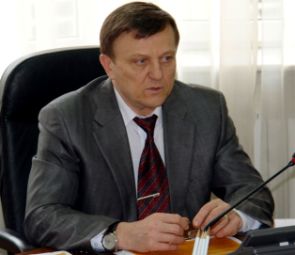 Генеральный директор ОАО «МОЭСК» Юрий Трофимов дал положительную оценку деятельности компании за 6 месяцев 2009: введено в эксплуатацию 388 км линий электропередачи и 189 МВА дополнительной трансформаторной мощности